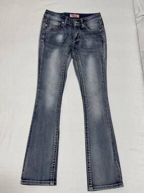 True Luck jeans denim, these jeans feature a solid pattern and 5-pockets 26 in